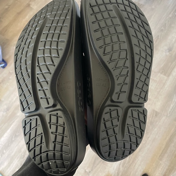 OOFOS Sandals - Picture 3 of 4